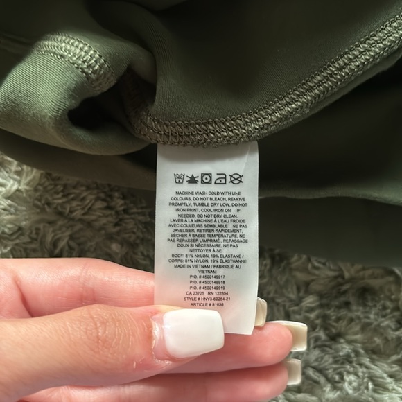 Aritzia TNA butter biker shorts 7’ - Picture 4 of 4